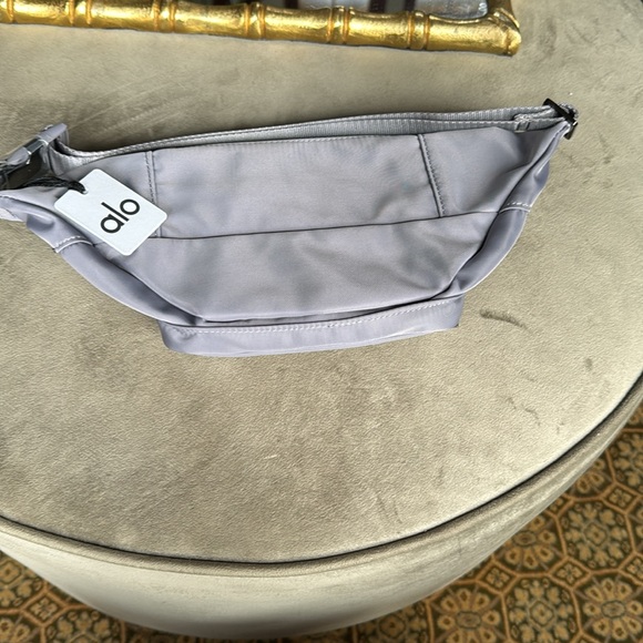 NWT ALO Yoga “Fog”  Belt Bag - Picture 8 of 8